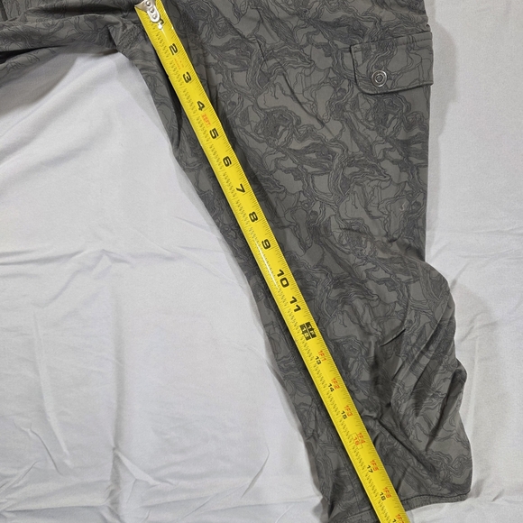 Eddie Bauer Green Gray Patterned Cargo Capris - Picture 6 of 7